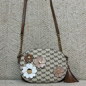🌺Michael Kors Signature Floral Appliqué Purse🌺